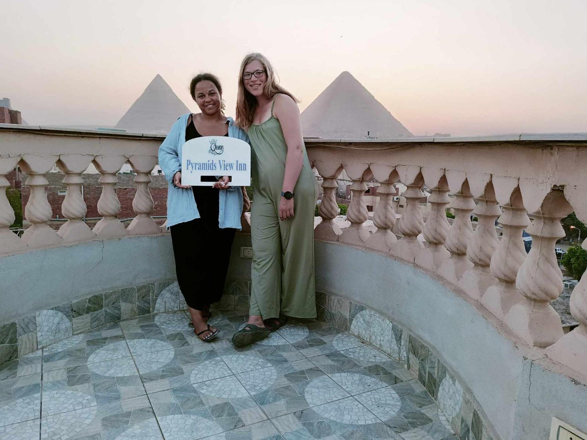 Queen Pyramids View Inn Kafret el-Gabal Kültér fotó