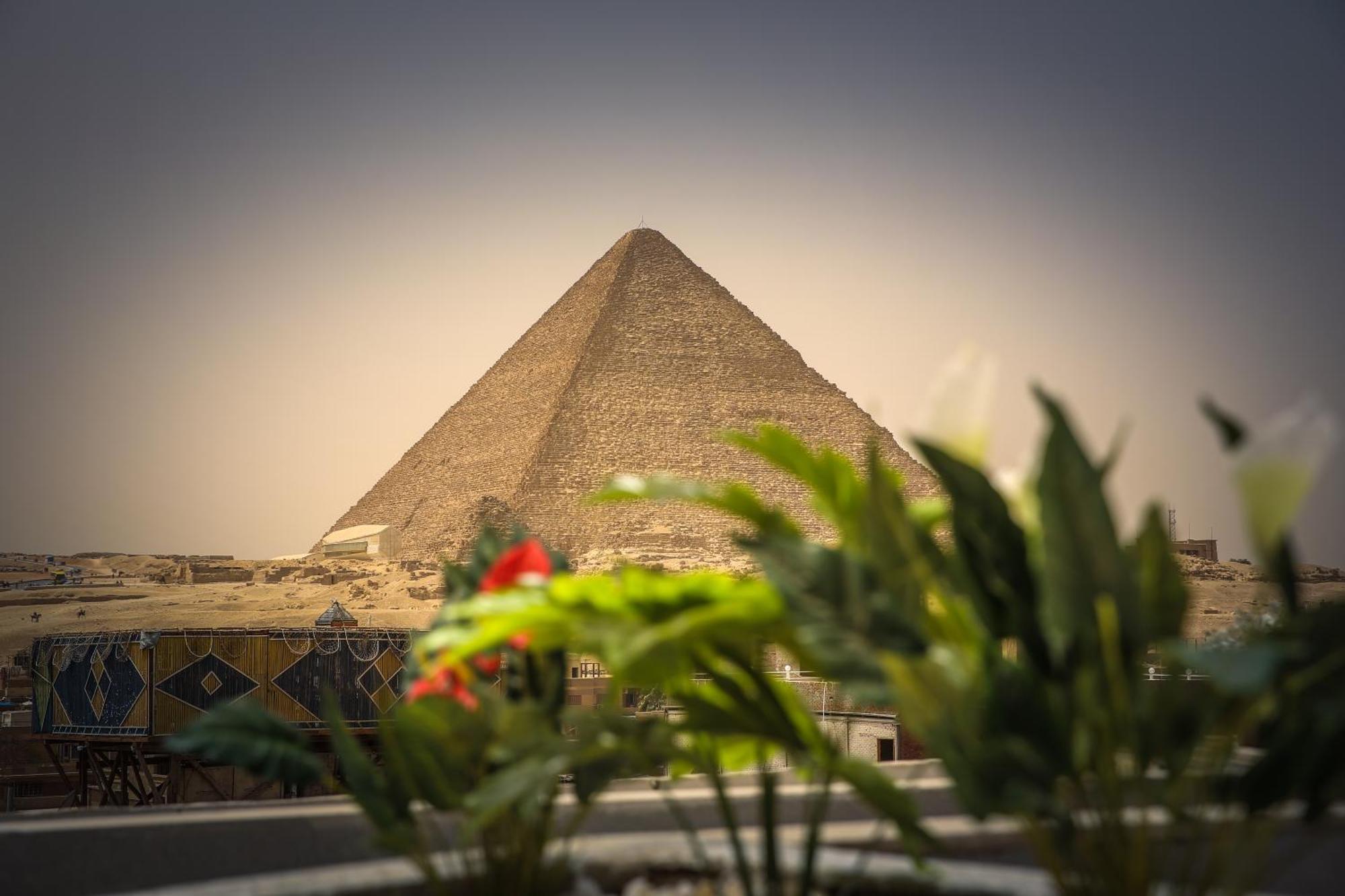 Queen Pyramids View Inn Kafret el-Gabal Kültér fotó